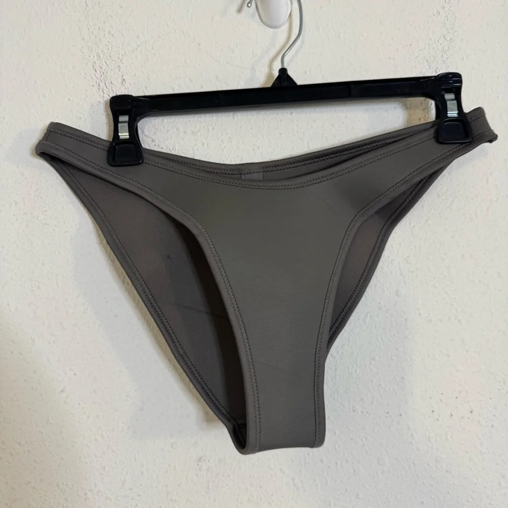 Skims rubberized scuba Tanga bikini bottoms